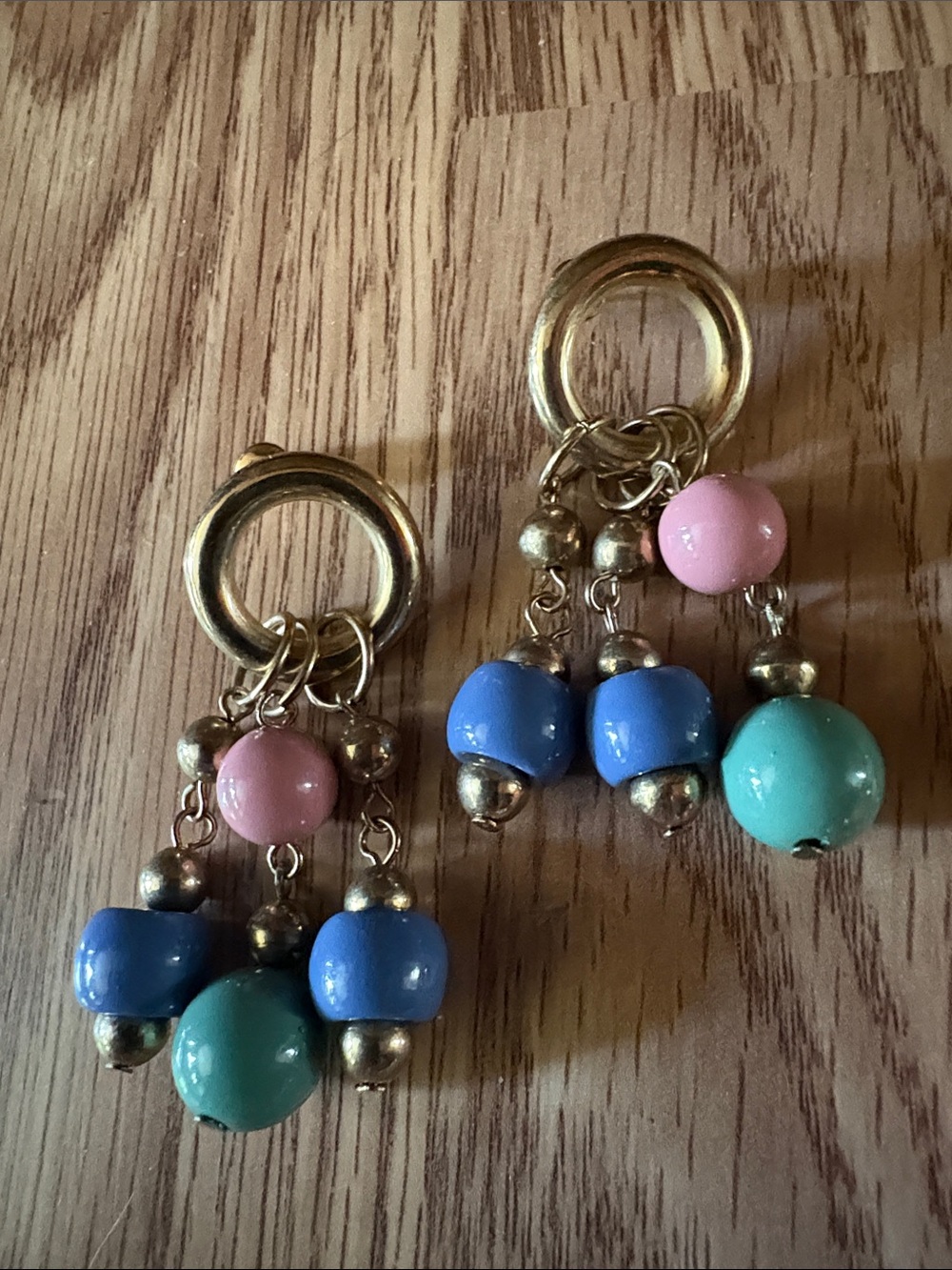 VINTAGE GRADUATED MULTICOLORED BEADED 18-21" NECKLACE AND 2" EARRING SET - Picture 3 of 8